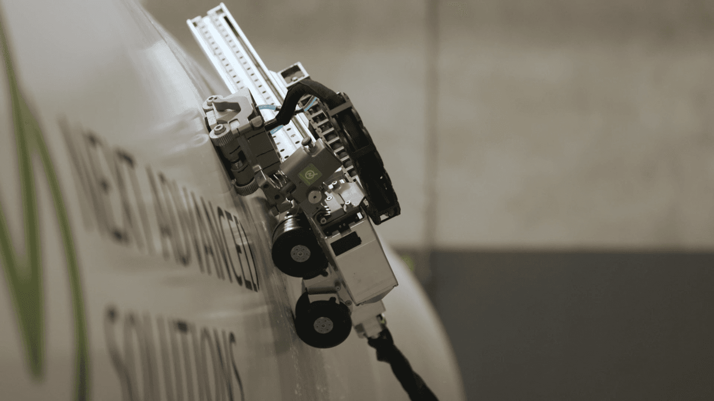 Robotic external scanning unit on a live vessel surface